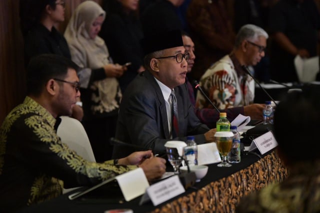 Plt Gubernur Aceh, Nova Iriansyah, (tengah) saat memberikan pemaparannya dalam pertemuan bersama Forbes Aceh di Jakarta, Senin (11/11). Foto: Humas Aceh
