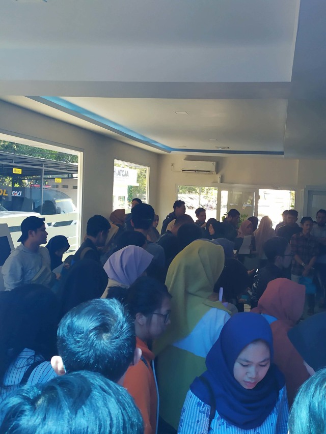 Antrean pemohon SKCK di Mapolrestabes Bandung. Foto: Rachmadi Rasyad/kumparan
