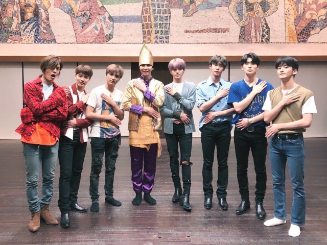 Keseruan Anggota NCT 127 Saat Belajar Tari Saman (63154)