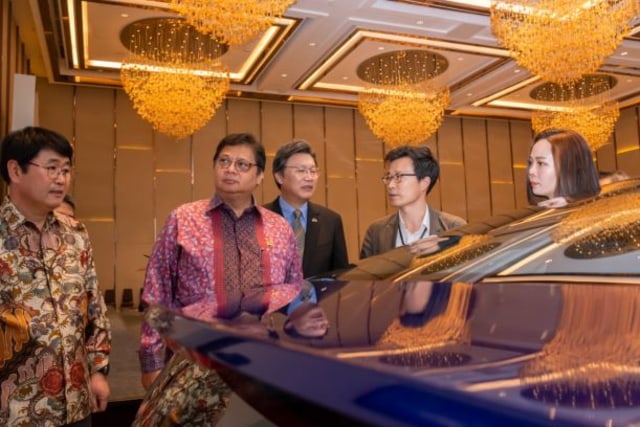  (Kedua dari kiri) Menteri Koordinator Bidang Perekonomian Airlangga Hartarto. (Foto :Dok)