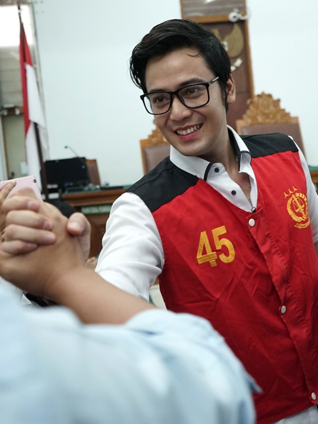 Aktor Kriss Hatta saat menjalani sidang di Pengadilan Negeri Jakarta Selatan, Jakarta, Selasa, (12/11/2019). Foto: Dok. Ronny