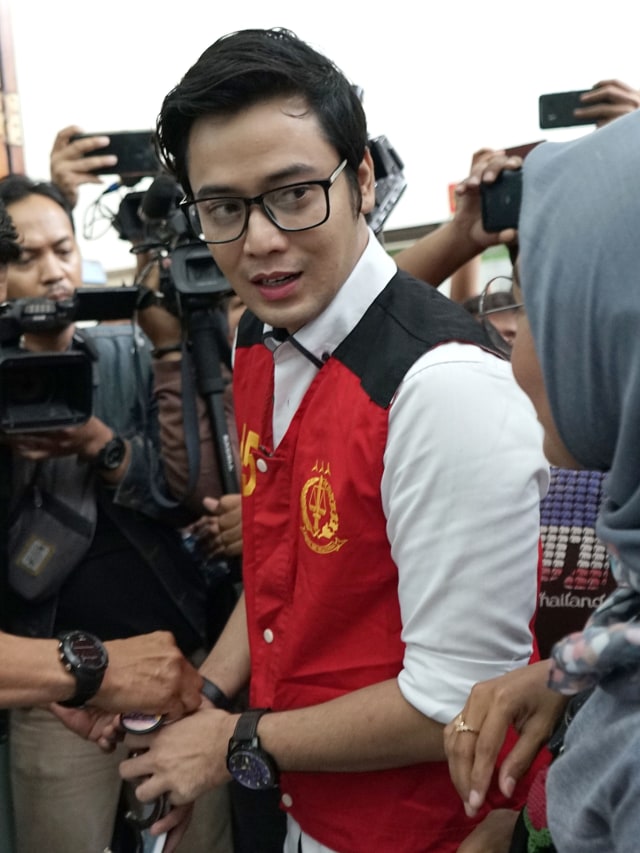 Aktor Kriss Hatta saat menjalani sidang di Pengadilan Negeri Jakarta Selatan, Jakarta, Selasa, (12/11/2019). Foto: Dok. Ronny