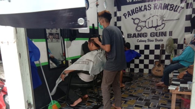 Tempat cukur rambut PRBG di Jalan Manarap Tengah RT 05, Kecamatan Kertak Hanyar, Kabupaten Banjar. Foto: istimewa