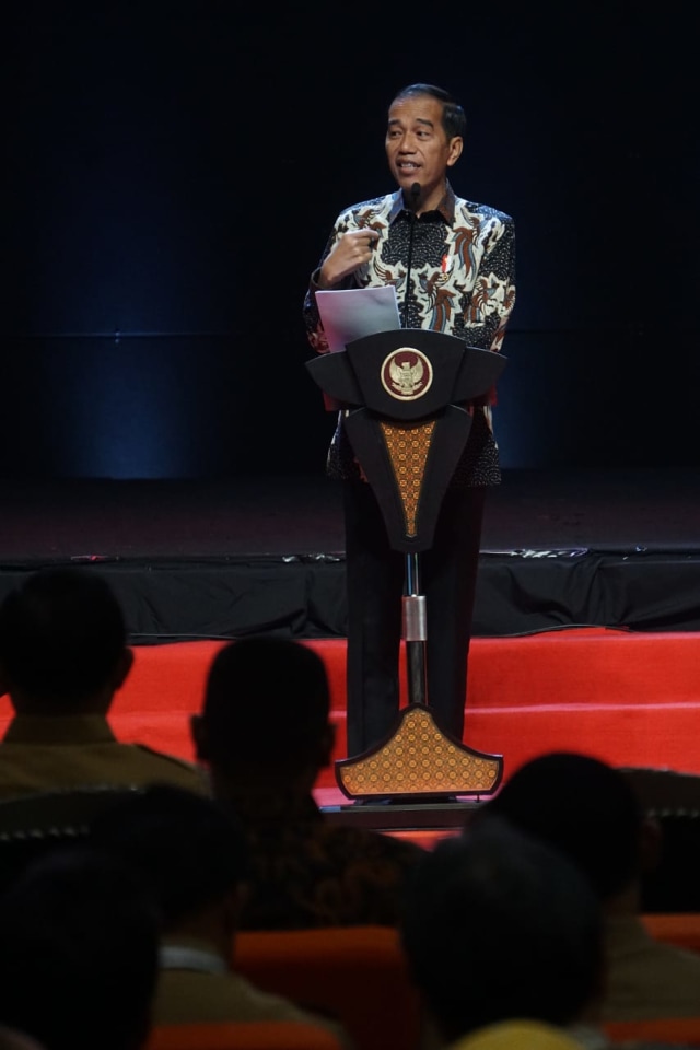 Presiden Joko Widodo memberi sambutan di acara Rakornas Pemerintah Pusat dan Forkopimda tahun 2019 di Sentul, Jawa Barat, Rabu (13/11). Foto: Fanny Kusumawardhani/kumparan