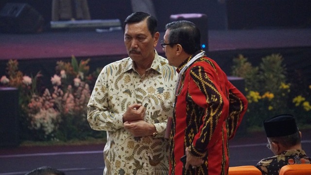 Menteri Luhut B Panjaitan dan Menteri Yasonna Laoly Rakornas di Sentul, Jawa Barat, pada Rabu (13/11/2019). Foto: Fanny Kusumwardhani/kumparan
