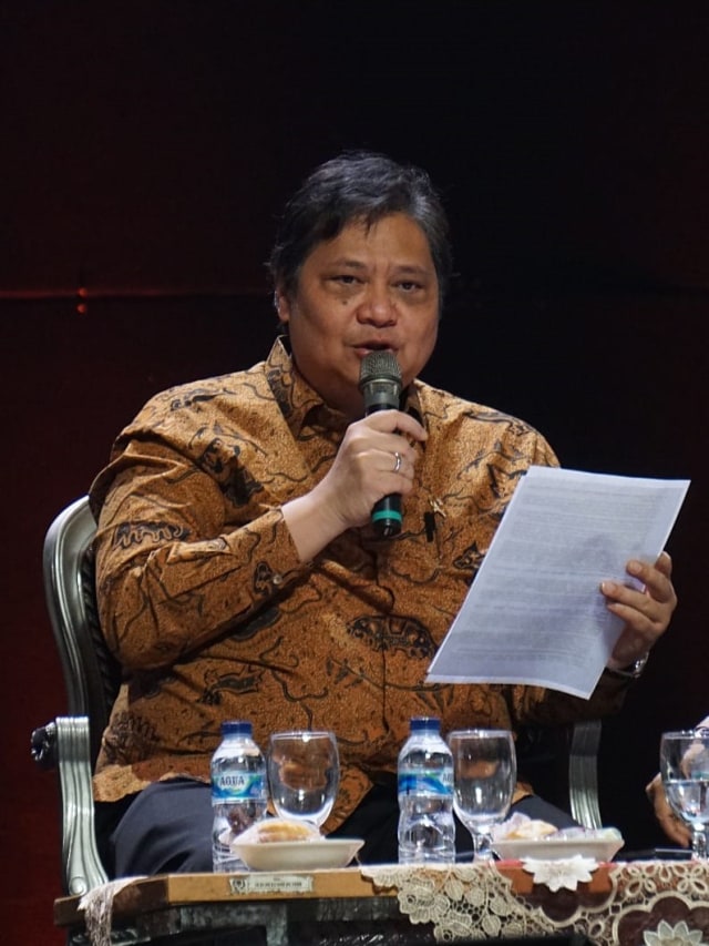 Menteri Airlangga Hartarto (tengah) saat Rakornas di Sentul, Jawa Barat, pada Rabu (13/11/2019). Foto: Fanny Kusumawardhani/kumparan