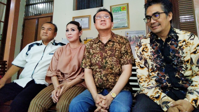CEO QQ Production, Astrid dan kuasa hukumnya,