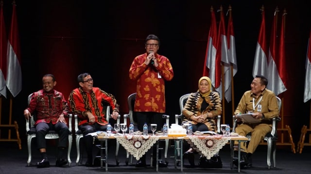 Menteri Tjahjo Kumolo saat diskusi panel V di Rakornas Indonesia Maju Pemerintah Pusat dan Forkopimda di Sentul, Jawa Barat, Rabu (13/11). Foto: Fanny Kusumawardhani/kumparan