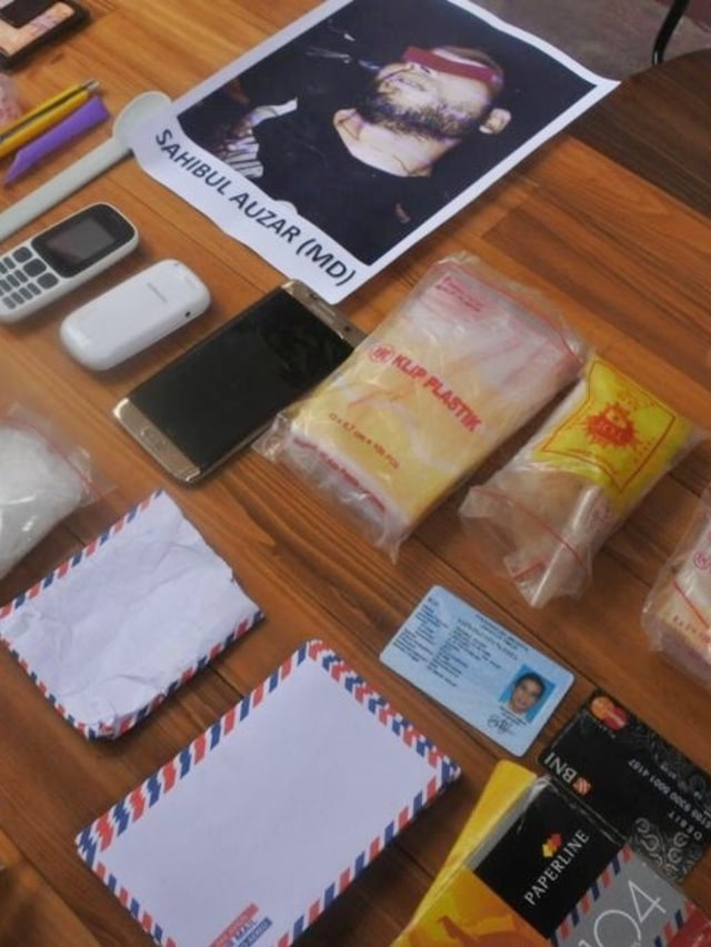Barang bukti yang dihadirkan saat keterangan pers peredaran narkoba di Polda Metro Jaya. Foto: Raga Imam/kumparan 