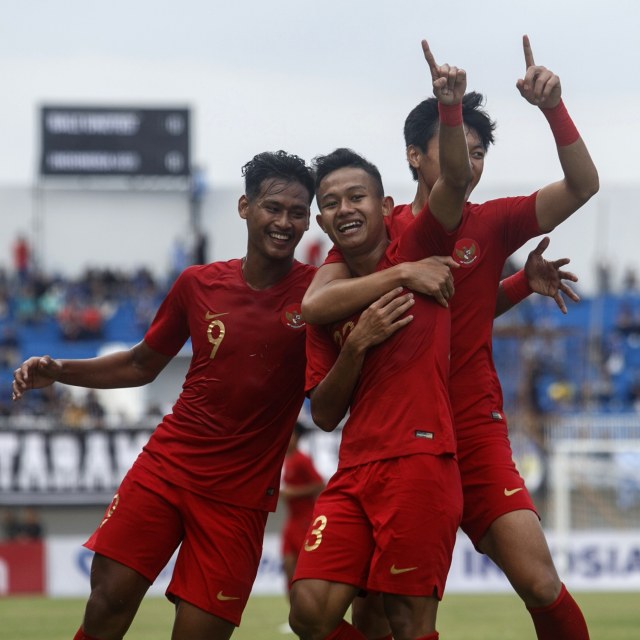 Para pemain Timnas U-23 Indonesia merayakan gol. Foto: ANTARA FOTO/Hendra Nurdiyansyah