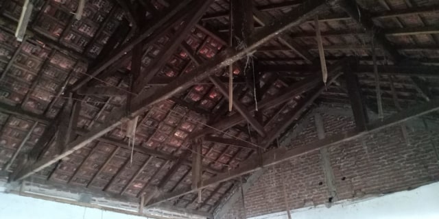 Plafon Kelas SDN Sumber Poh Probolinggo Ambruk (103571)