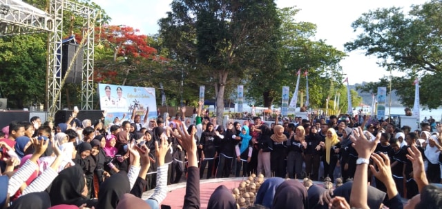 Mendukung Maluku Bebas Sampah Plastik, PRB 2019 Bagikan 100 Tumbler (46796)