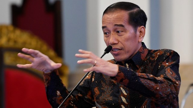 Presiden Joko Widodo menyampaikan arahan disela penyerahan DIPA Kementerian dan Lembaga, serta Daftar Alokasi Transfer ke Daerah dan Dana Desa Tahun 2020. Foto: ANTARA FOTO/Puspa Perwitasari