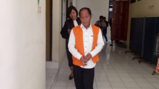 Terdakwa I Wayan Soma menjalani sidang di Pengadilan Negeri Denpasar, Bali, Kamis (14/11). Foto: Denita br Matondang/kumparan