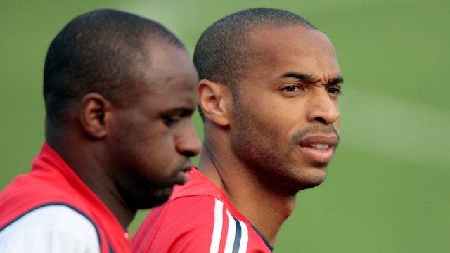 Patrick Vieira (kiri) dan Thierry Henry. Foto: AFP