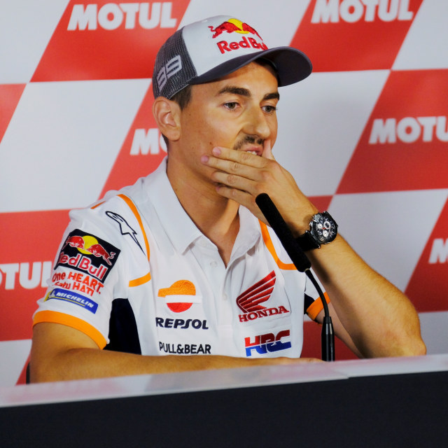 Jorge Lorenzo umumkan pensiun dari MotoGP. Foto: REUTERS/Heino Kalis