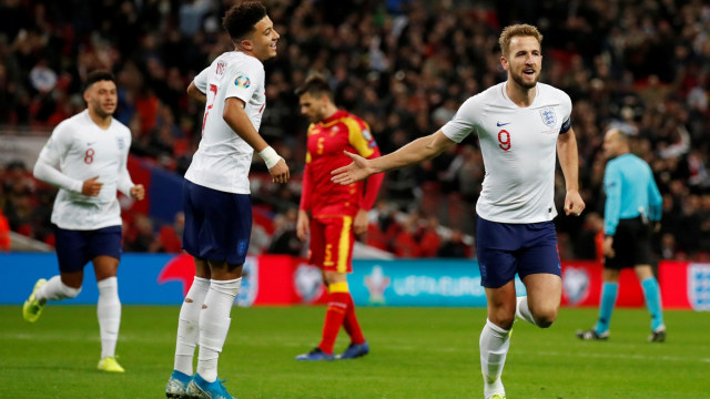 Pemain Inggris, Harry Kane, merayakan gol ke gawang Montenegro. Foto: REUTERS/David Klein