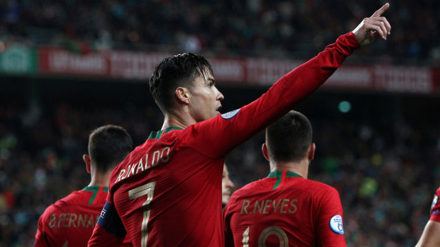 Kapten Portugal, Cristiano Ronaldo, merayakan gol. Foto:  REUTERS/Pedro Nunes