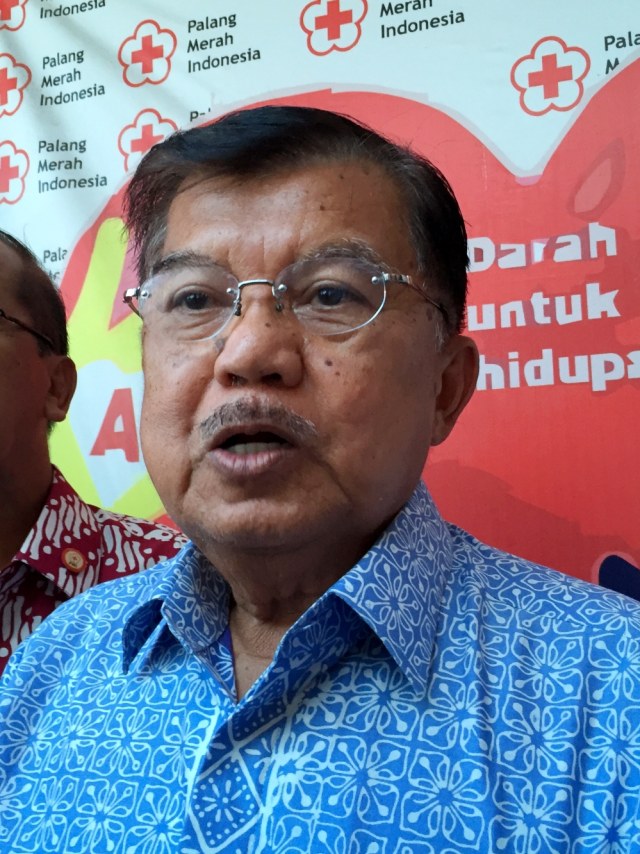 Mantan Wakil Presiden Jusuf Kalla saat berkunjung ke PMI Kota Yogyakarta, Jumat (15/11/2019). Foto: Arfiansyah Panji Purnandaru/kumparan