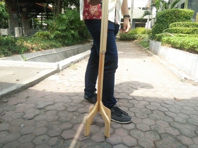 Smart cane, tongkat pintar untuk lansia. Foto-foto : Amanah Nur Asiah/Basra