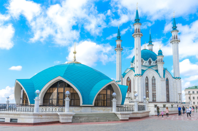 Unggah Video Joget di Depan Masjid, 4 Perempuan Ini Buat Muslim Rusia Marah (117030)