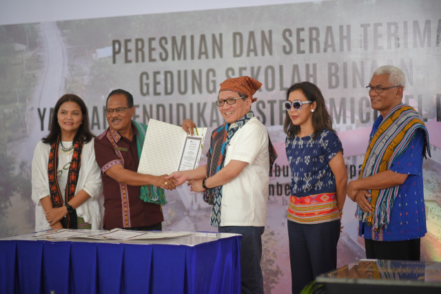 Peresmian bangunan sekolah di Kupang. Foto: Dok. YPA-MDR