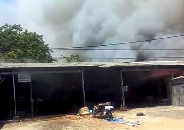 Pasar Beras Bendul Merisi Surabaya Terbakar