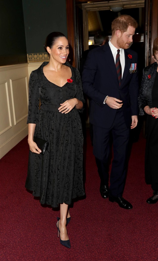 Pangeran Harry dan Meghan Markle saat menghadiri Festival Peringatan Legiun Kerajaan Inggris di Royal Albert Hall di London, Inggris. Foto: REUTERS