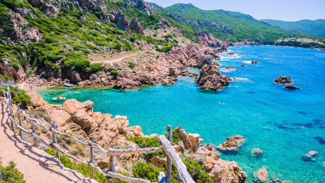 Pantai Sardinia di Italia Akan Kenakan Biaya Masuk Mulai ...