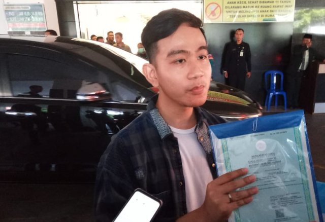 Didampingi Iriana, Selvi Ananda dan La Lembah Manah Pulang dari RS (409852)