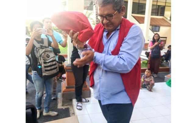 Guido Torres Morales (55) saat memasuki ruang sidang di PN Denpasar (KR14)