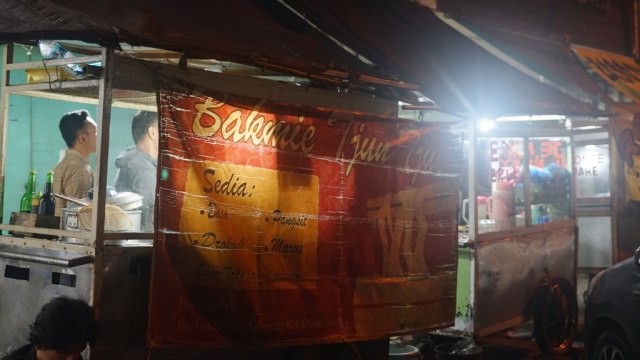 Nikmatnya Menyatap 8 Kuliner Lezat di Jalan Cibadak, Bandung (768)