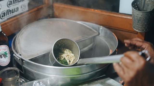 Nikmatnya Menyatap 8 Kuliner Lezat di Jalan Cibadak, Bandung (790)
