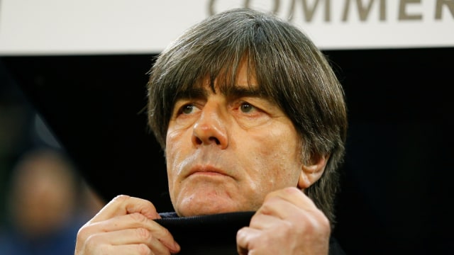 Joachim Loew mendampingi Jerman di laga melawan Belarusia. Foto: Reuters/Thilo Schmuelgen