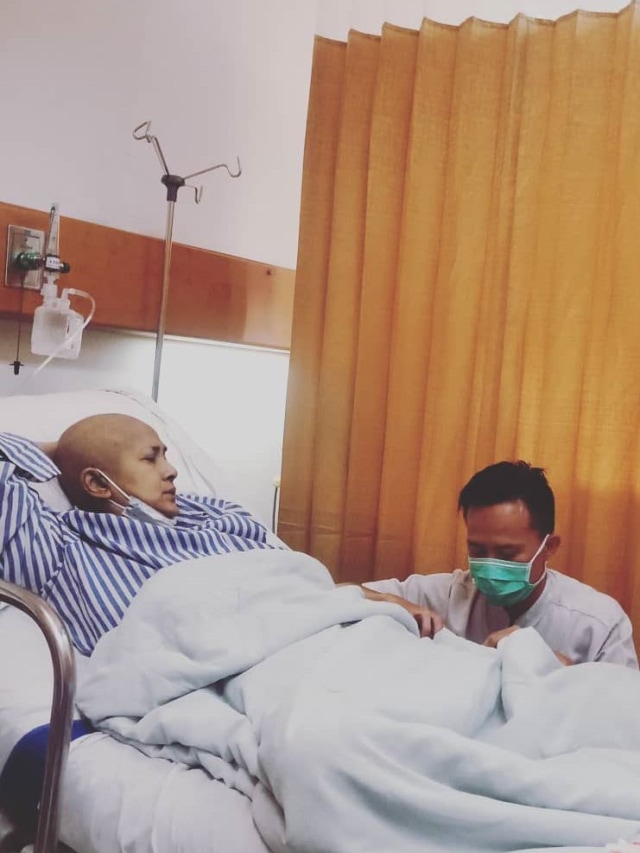 Ria Irawan kembali dirawat di rumah sakit. Foto: Instagram/@riairawan