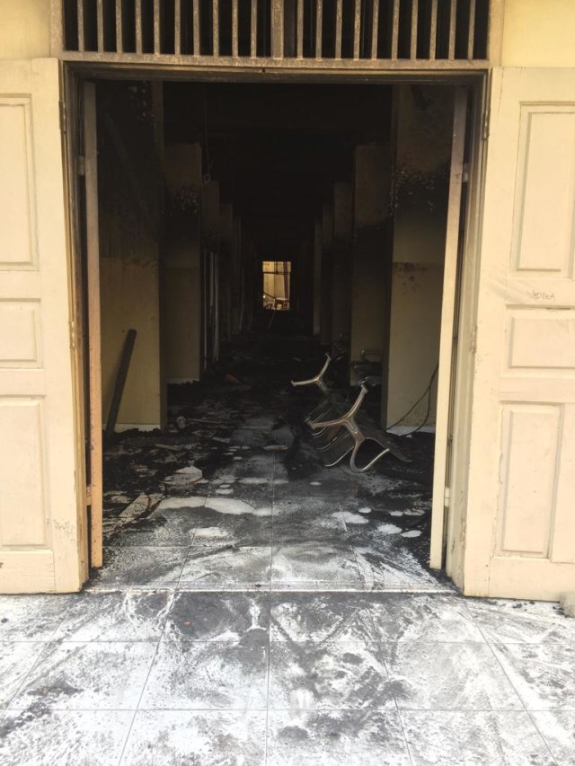 Kondisi bangunan SMK Yadika 6 usai terbakar. Foto: Andesta Herli/kumparan
