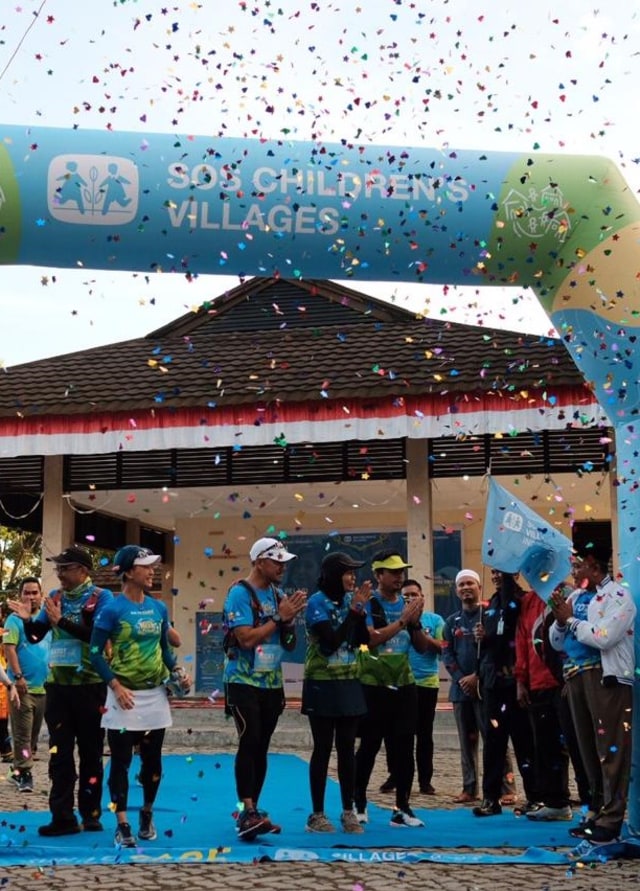 Lima pelari Run To Care akan berlari menyelesaikan jarak 250 KM dimulai dari Meulaboh hingga ke Banda Aceh. Foto-foto: Dok. SOS Children’s Villages Indonesia