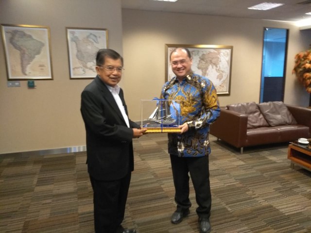Pertemuan Gubernur Bangka Belitung, Erzaldi Rosman dengan mantan Wapres Jusuf Kalla. (Ist)