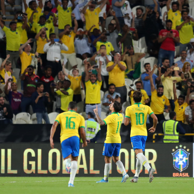 Philippe Coutinho merayakan gol tendangan bebasnya ke gawang Korea Selatan. Foto: REUTERS/Mahmoud Khaled
