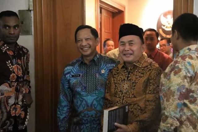 Gubernur Kalteng Sugianto Sabran dalam kesempatan berjumpa dengan Medagri Tito Karnavian beberapa waktu lalu. (FOTO: Diskominfo For InfoPBUN).