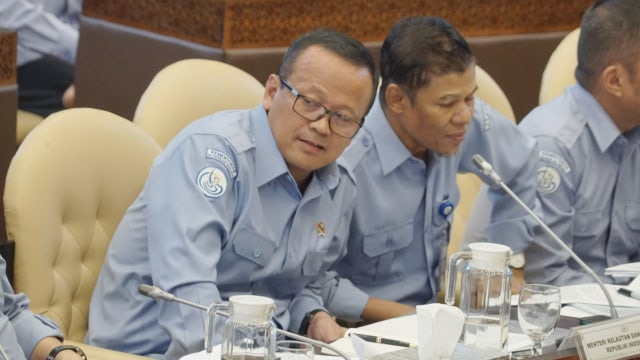 Menteri Kelautan dan Perikanan Edhy Prabowo (kiri) mengikuti Rapat Dengan Pendapat (RDP) dengan Komisi IV DPR RI di komplek Parlemen, Jakarta. Foto: Helmi Afandi Abdullah/kumparan 