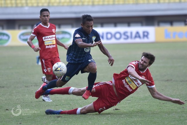 Badak Lampung FC vs Persela Lamongan di pertemuan pertama Liga 1 2019. (Foto: Dok. PT LIB)
