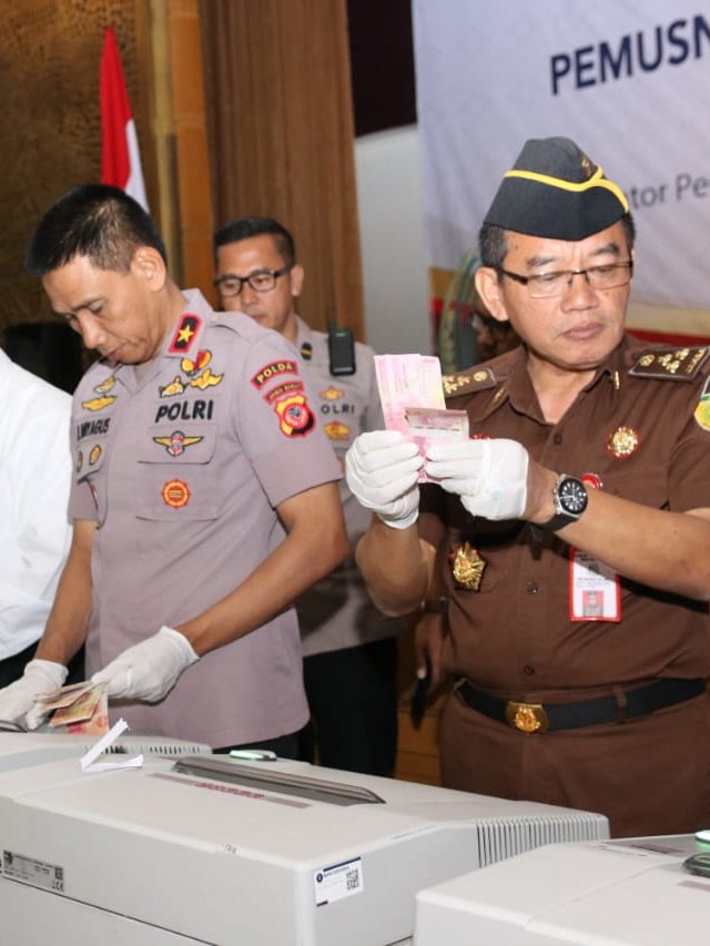 Suasana pemusnahan temuan 57.971 lembar uang palsu di Jawa Barat. Foto: Dok. Istimewa