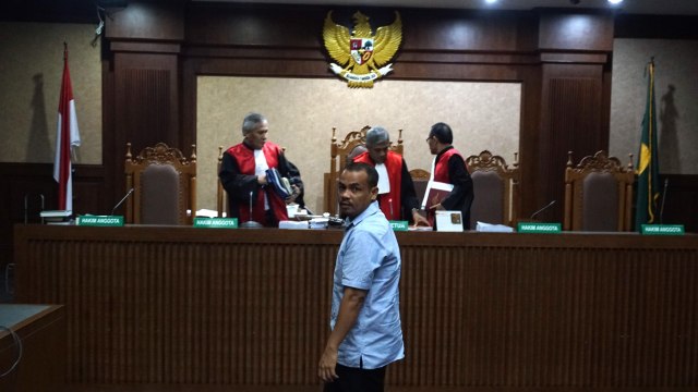 Nelayan bernama Abu Bakar jalani sidang tuntutan di Pengadilan Tipikor Jakarta. Foto: Irfan Adi Saputra/kumparan