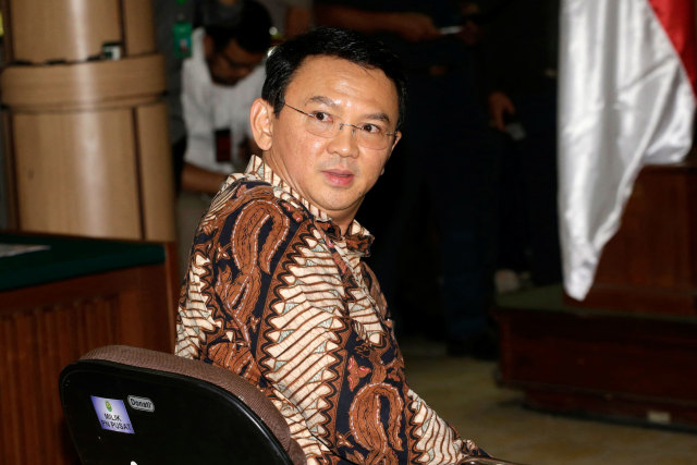 Mantan Gubernur DKI Jakarta Basuki Tjahaja Purnama saat duduk di persidangan pada 13 Desember 2016. Foto: AFP