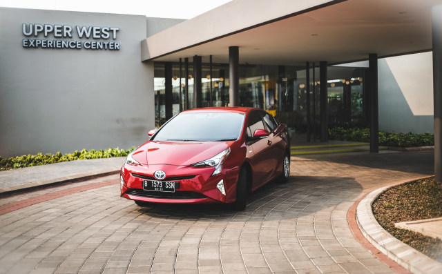 Mencoba Prius Hybrid di Jalan Jakarta, Bebas Ganjil Genap? (145622)