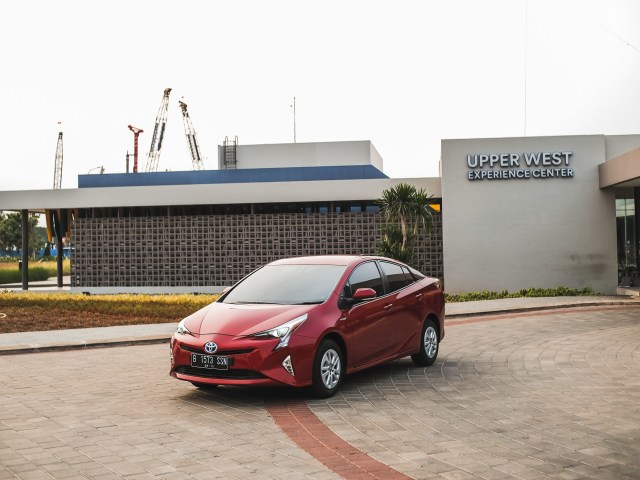 Mencoba Prius Hybrid di Jalan Jakarta, Bebas Ganjil Genap? (145604)