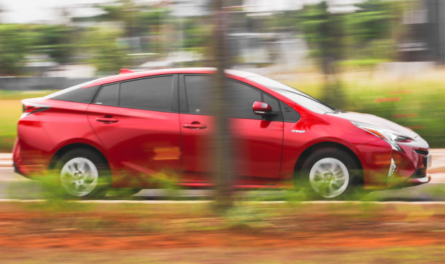 Mencoba Prius Hybrid di Jalan Jakarta, Bebas Ganjil Genap? (145598)