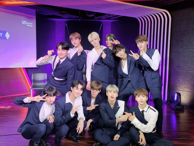 Boyband X1.
