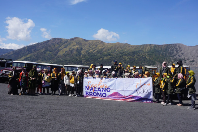 Rombongan reward trip Elzatta-Dauky di Bromo, Jawa Timur, Selasa (19/11). Foto: Darin Atiandina/kumparan